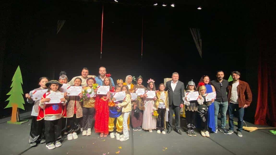YÖNETMEN ÖĞRETMEN TİYATRO FESTİVALİ